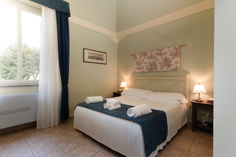 Room 3, Hotel with swimming pool in Riparbella, Pisa