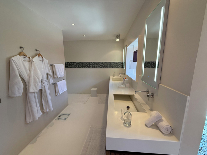 Bathroom 5, Casana Hotel, Cruz