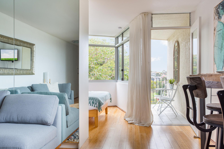 Others 4, Bronte Beach Coastal Apartment with Ocean View, Sydney
