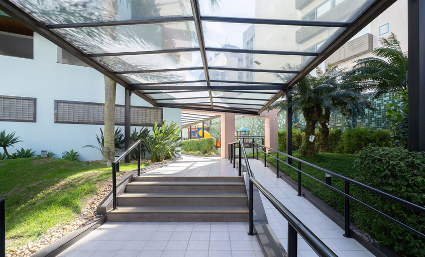 Property grounds, 2 Bed. Apt 300 m From the Beira-mar Norte Evp0214, Florianopolis