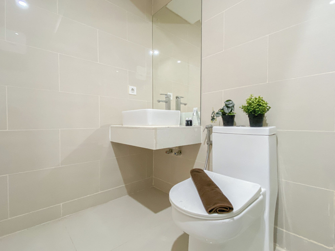 Bathroom 5, Simple Look Studio Apartment At Daan Mogot City, West Jakarta