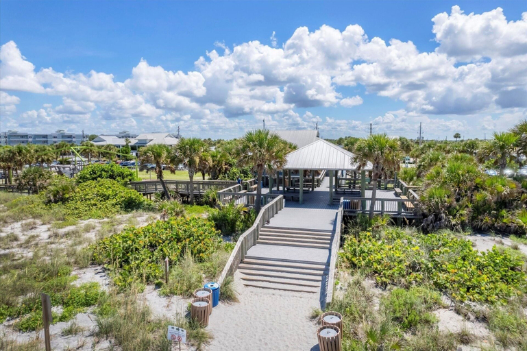 Property grounds 2, Spacious Beachfront 3br Manasota Key Condo 3 Bedroom Condo, Charlotte