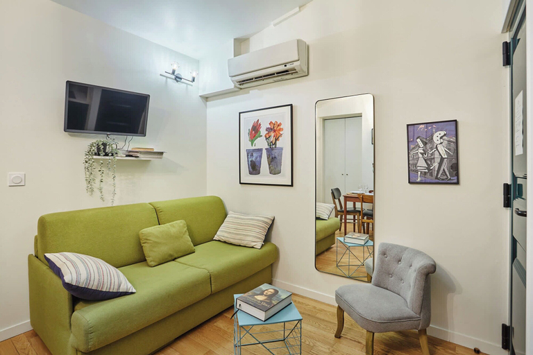 Living area 3, Charming Duplex Le Marais/beaubourg, Paris