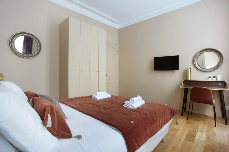 Bedroom 2, Apartment Champ de Mars - Tour Eiffel by Studio prestige, Paris