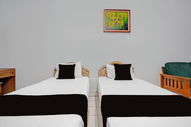 Room 3, OYO 94802 Hotel Prima, Cianjur