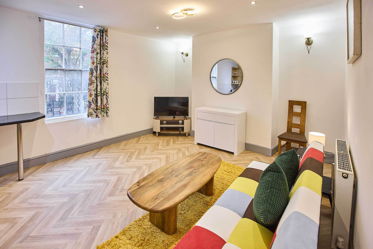 Room 2, Host Stay Emporium Apartment A, Nottingham
