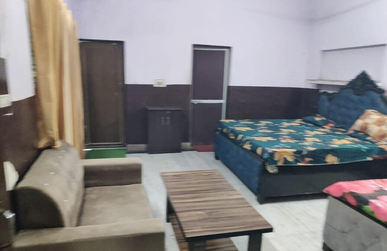 Room 4, RK Guest House, Kaushambi