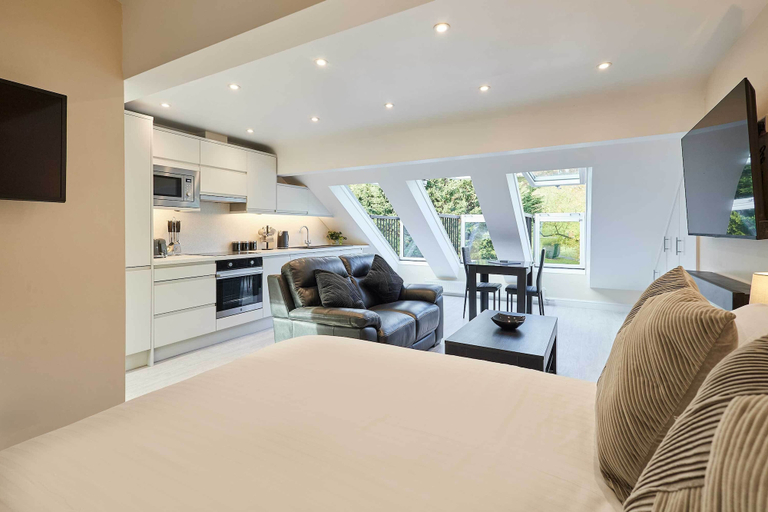 Room 4, Host Stay Ross View Attic Apartment, North Yorkshire