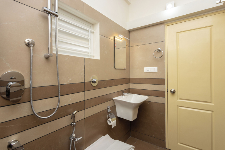 Bathroom 4, ESAA Airport Hotel, Ernakulam