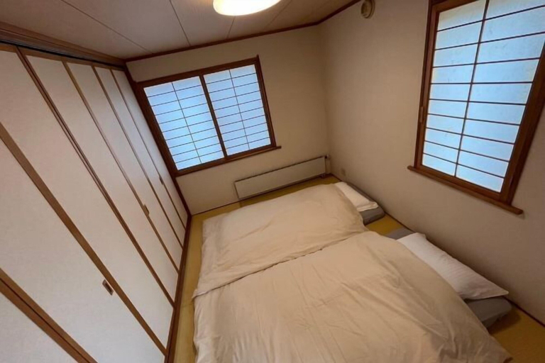 Room 1, Whole House / 10 ppl/ 3 Parking /Free Wifi!, Higashikawa