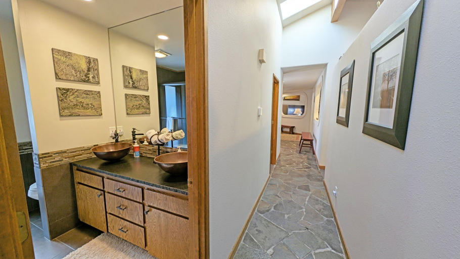 Interior 2, Grouse 4 4 Bedroom Home, Deschutes