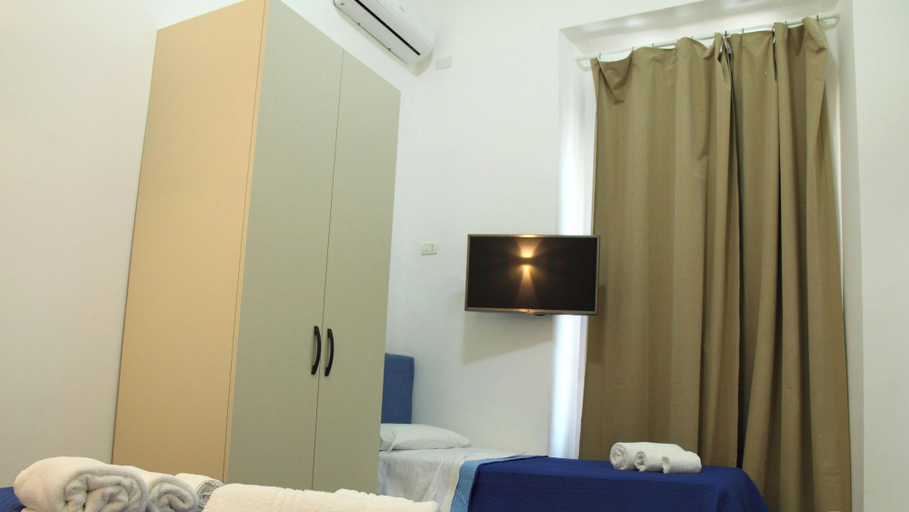 Room 2, viki house, Reggio Di Calabria