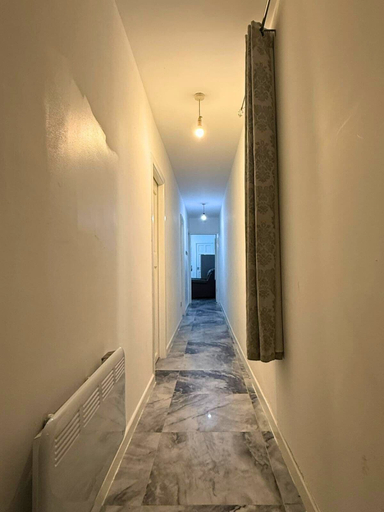 Hallway, Modern 2 Bed Flat - Ideal for Families, Tameside