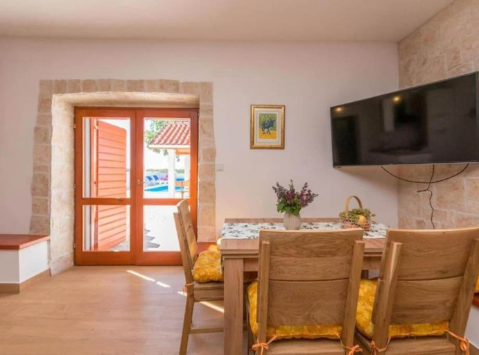 Living room 3, The Grandfather Villa Heated Pool Retreat, Stankovci