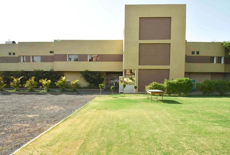 Others 4, Abhinav Hotel, Dewas