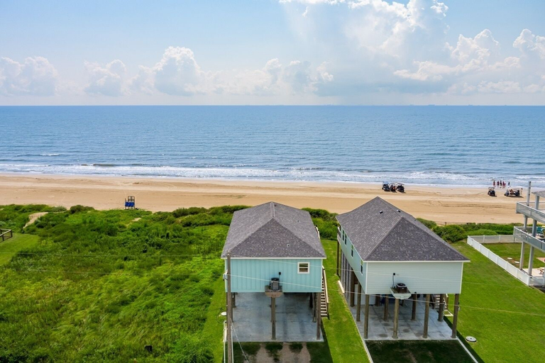 Beach 5, 1 Naut On Call 3 Bedroom Home by RedAwning, Galveston