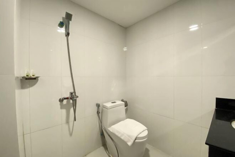 Bathroom 5, Apple Hotel Two, Dangkao