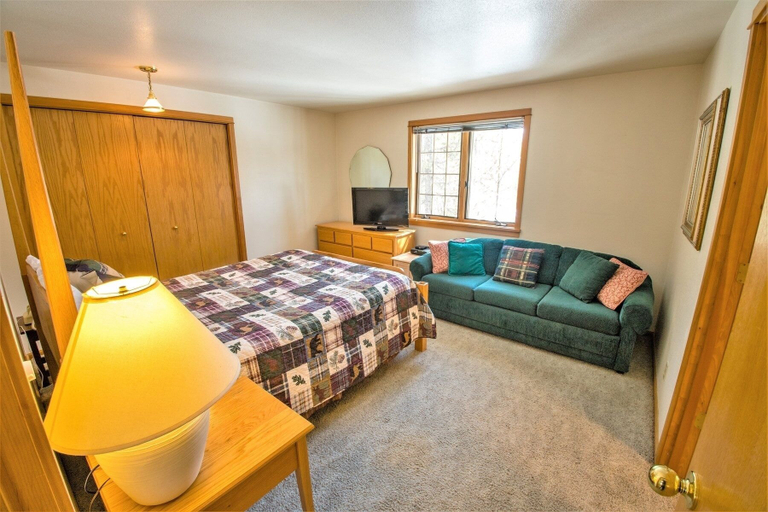 Room 2, Mt Adams 6 2 Bedroom Home, Deschutes