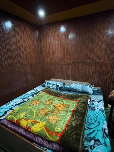 Room 4, The Gauri Huts And Restaurant, Chamoli