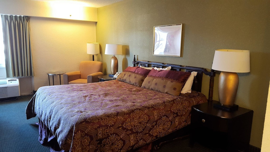 Bedroom 3, River Valley Inn & Suites (Extended Stay), Sebastian