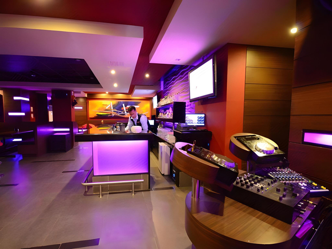 Food & Drinks 5, Metrocentre Hotel & Convention Center, Tagbilaran City