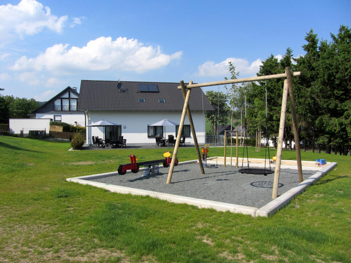 Others 5, Moderne Villa in Medebach Kustelberg, Hochsauerlandkreis