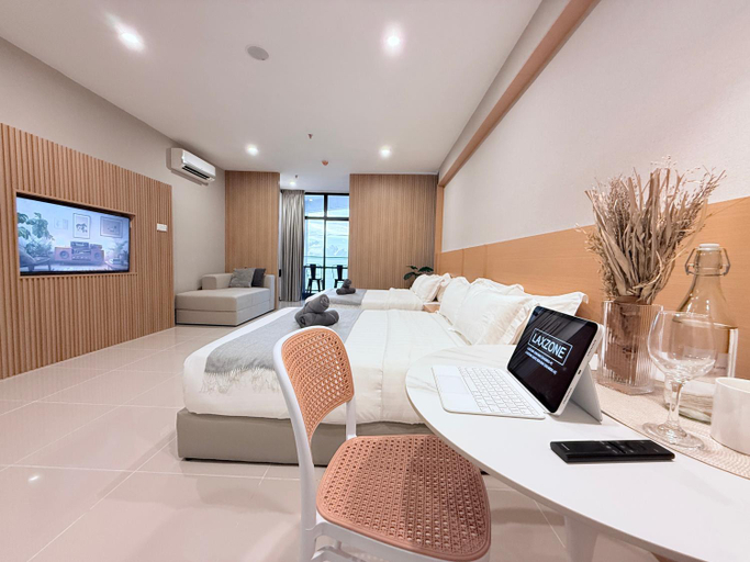Bedroom, The Shore CBD Kota Kinabalu By LAXZONE SUITE, Kota Kinabalu
