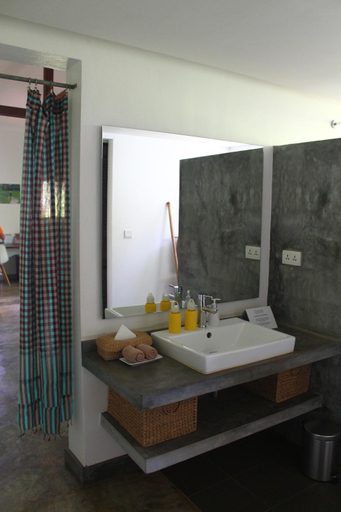 Bathroom 4, Sala Bai Hotel & Restaurant School, Siem Reap