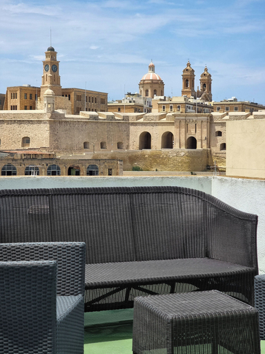 Exterior 5, Traditional Townhouse - Rooftop Seaviews