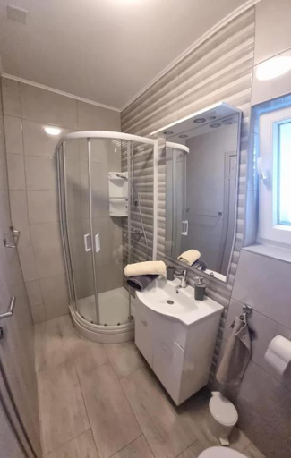 Bathroom 4, Matoc apartments, Murter