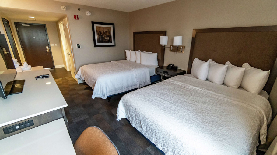 Bedroom 3, Hampton Inn Carlstadt-At The Meadowlands, Bergen