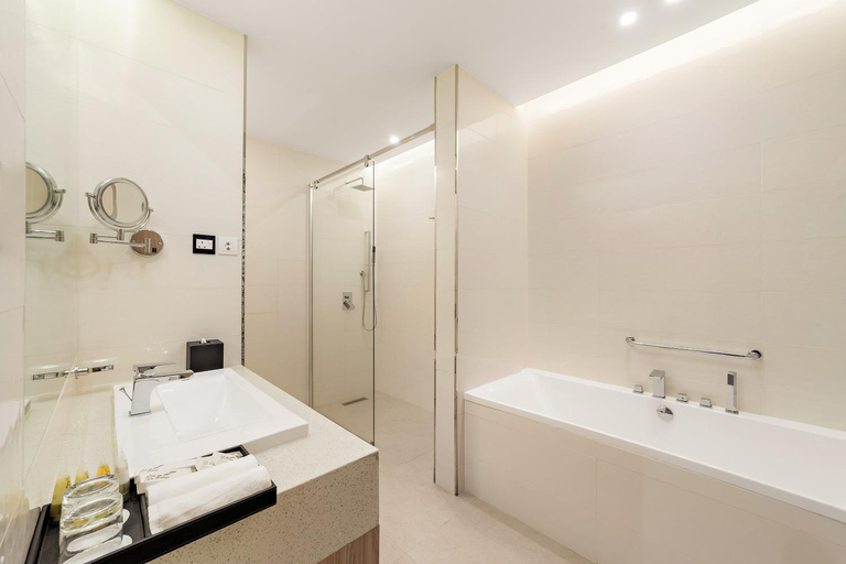 Bathroom 5, Barcelo Hotel & Residences, Bahrain, Manama