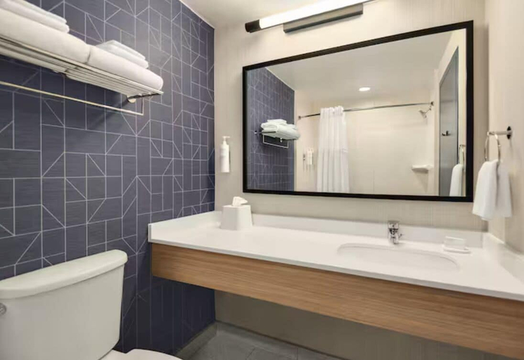 Bathroom 4, Spark by Hilton Woburn Boston, Middlesex