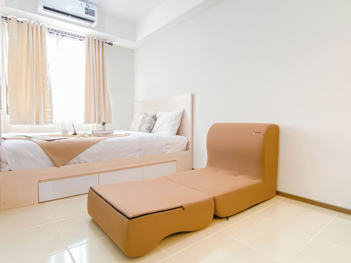 Room 4, Warm Neutral Studio Room At Meikarta Apartment, Cikarang