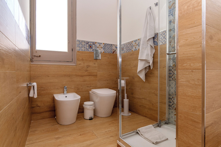 Bathroom 4, Fardella Hospitality, Trapani