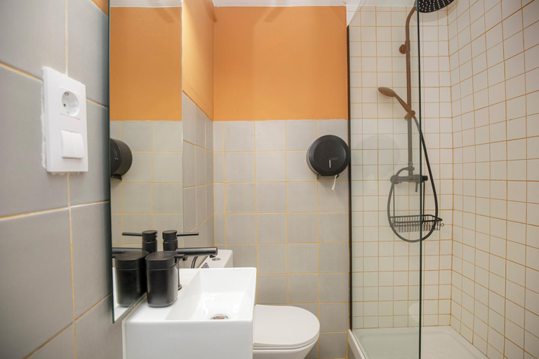 Bathroom 3, Onefam Paralelo, Barcelona