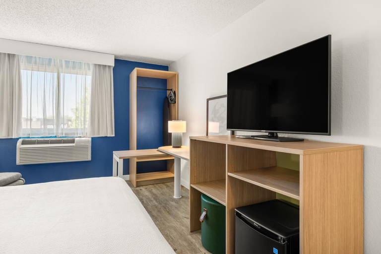 Bedroom, Spark by Hilton Eden Prairie, Hennepin