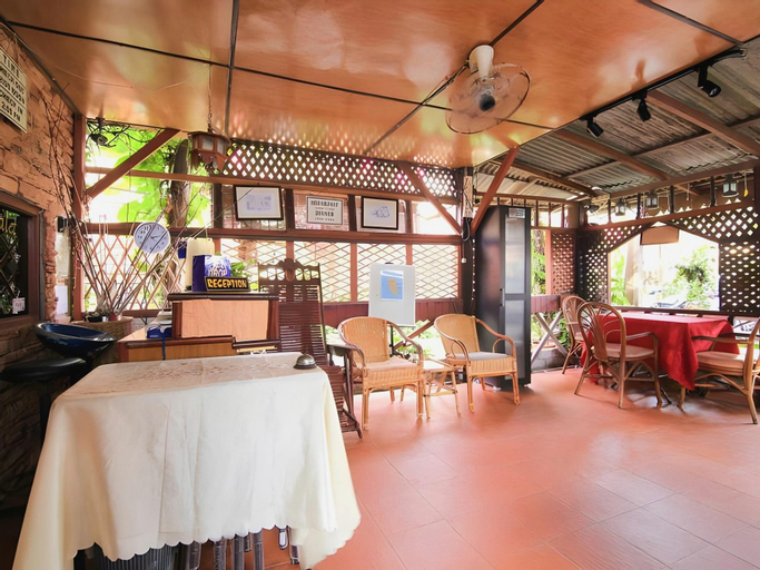 Food & Drinks, Hotel O Ombak Inn Chalet, Manjung