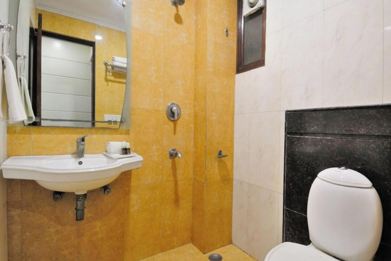 Bathroom 4, Hotel Geeson, Delhi