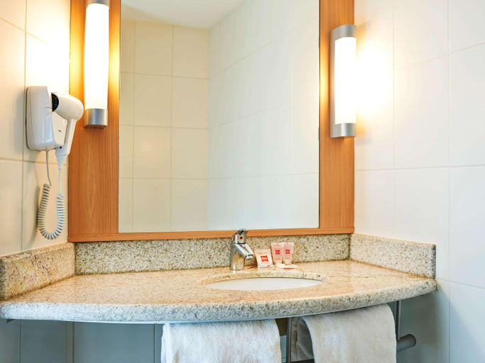 Bathroom 2, ibis Rio de Janeiro Barra da Tijuca, Rio de Janeiro