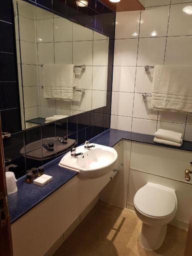 Bathroom 3, Middleton Inn, Manchester, Manchester