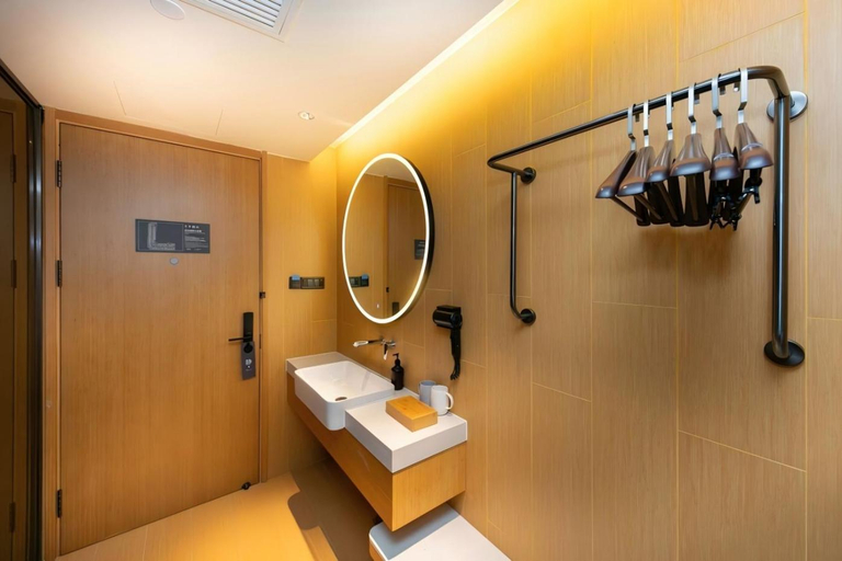 Bathroom 4, Ji Hotel Shanghai Xietu Dong Road, Shanghai