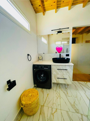 Bathroom 2, Villa Vovan, Sant Katrin