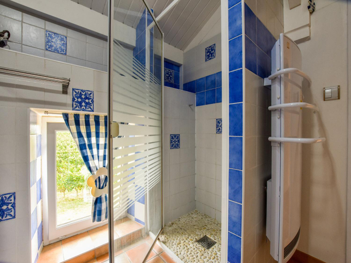 Bathroom 4, Beautiful holiday home with swimming pool, Gironde