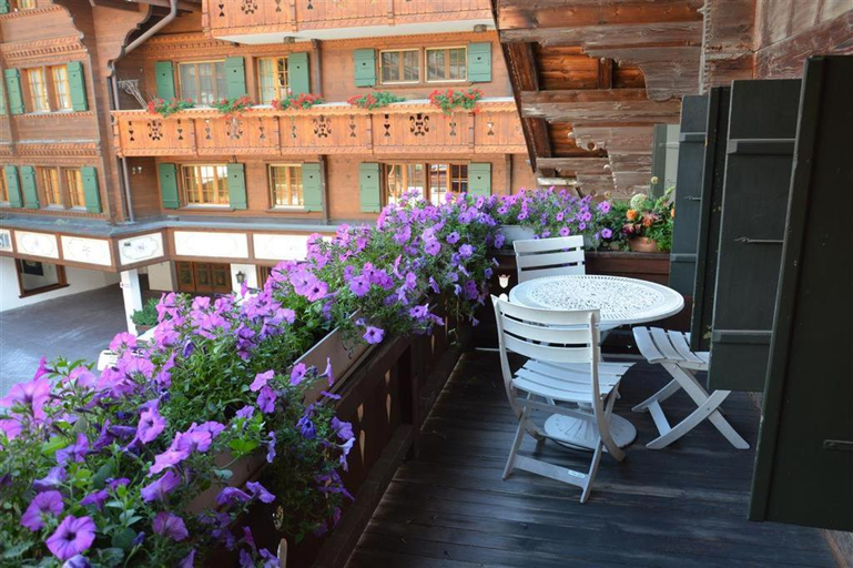 Others 4, Le Vieux Chalet, Saanen