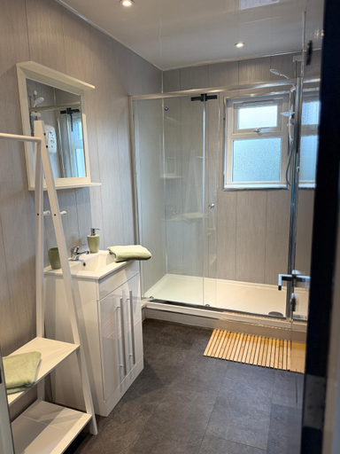Bathroom 2, The Millhouse Sleep Inn, Hartlepool