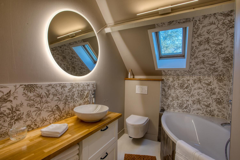 Bathroom 4, Manoir Majoral, Dordogne