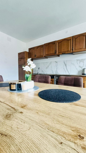 Private kitchen 5, 4BR Apartment for 15 Near Danube, Wien
