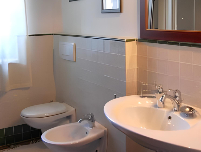 Bathroom 3, Linearis Holiday House, Florence