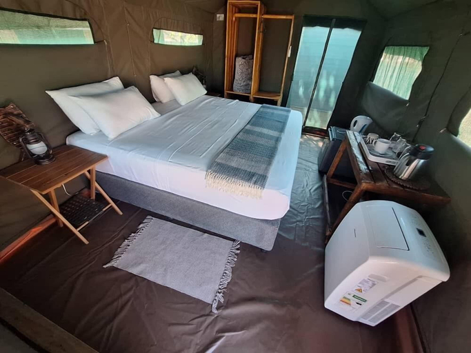 Room 4, RiverScape Inn Tented Guest House, Ngamiland West
